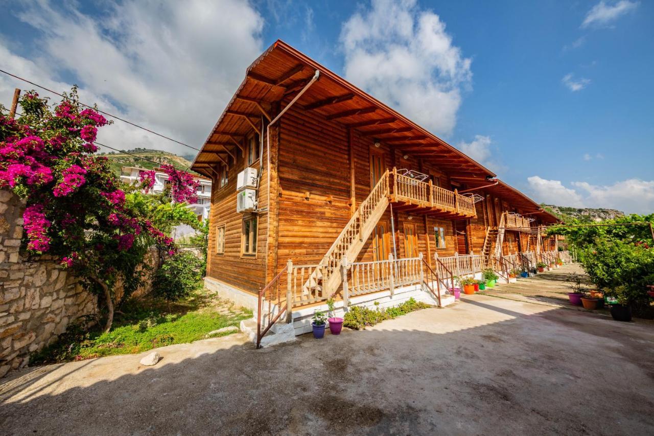Guest House Luiza Borsh Exterior foto